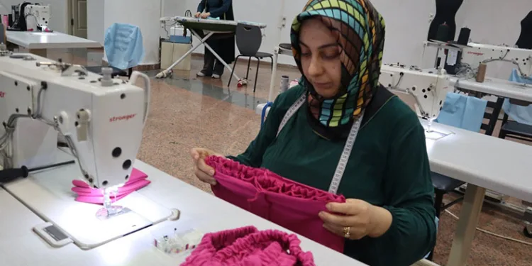Dikiş makineleri Gazze için çalıştı