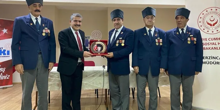 Kahraman gaziler öğrencilerle buluşuyor