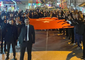 Ülkü ocakları teröre lanet yürüyüşü düzenledi