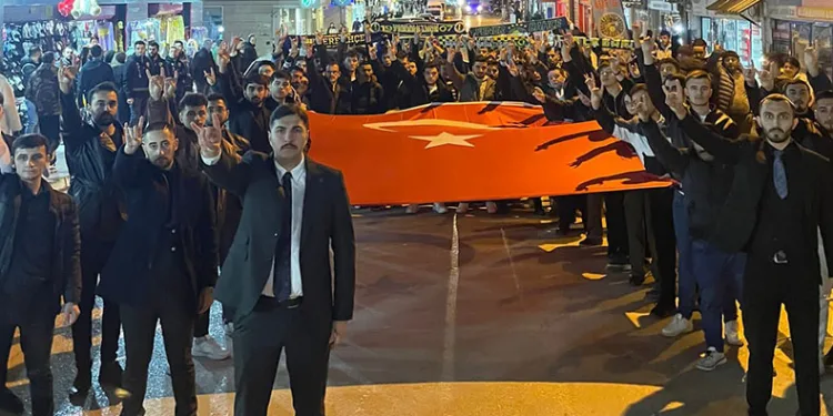 Ülkü ocakları teröre lanet yürüyüşü düzenledi