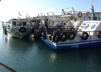 Sular çekilince, tekneler limanda kaldı