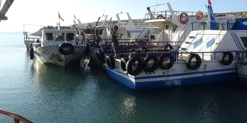 Sular çekilince, tekneler limanda kaldı