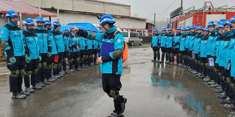 İmamlardan oluşan arama-kurtarma ekibi