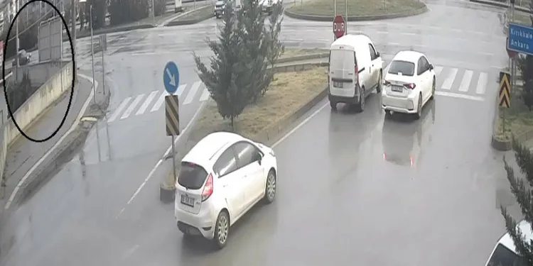 Kaza anı güvenlik kamerasında