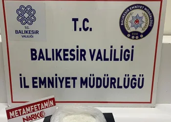 Direksiyon haznesine saklanan uyuşturucuyu “Cash” buldu