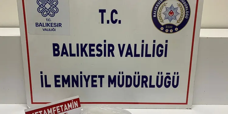 Direksiyon haznesine saklanan uyuşturucuyu “Cash” buldu