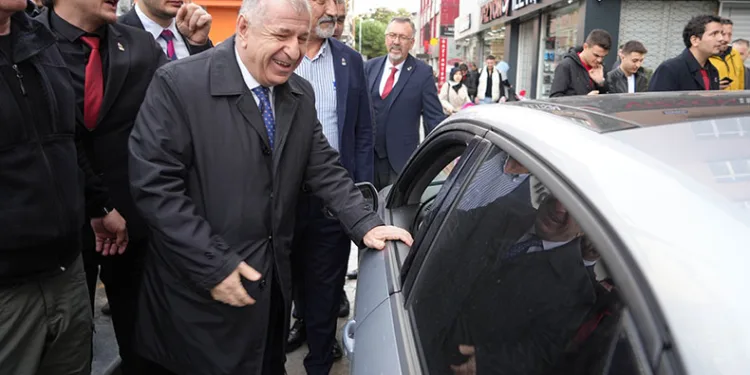 Ümit Özdağ’a posterli tepki