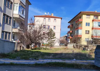 Epilepsi hastası genç boş arazide ölü bulundu