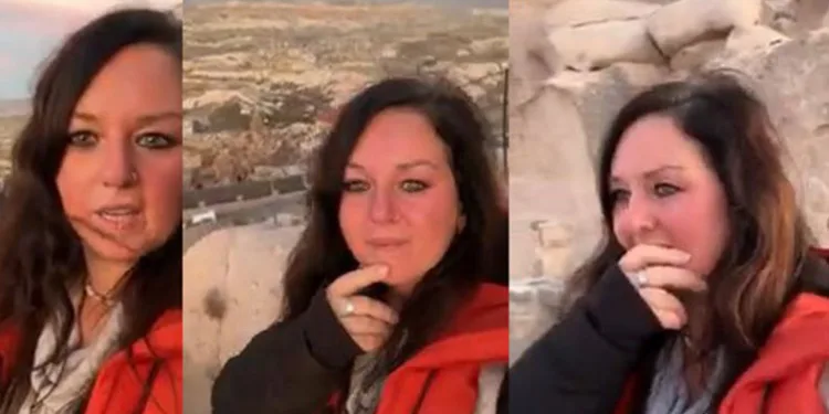 Ezan sesini duyunca göz yaşı döktü