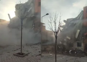 4 katlı bina tek dokunuşla yıkıldı