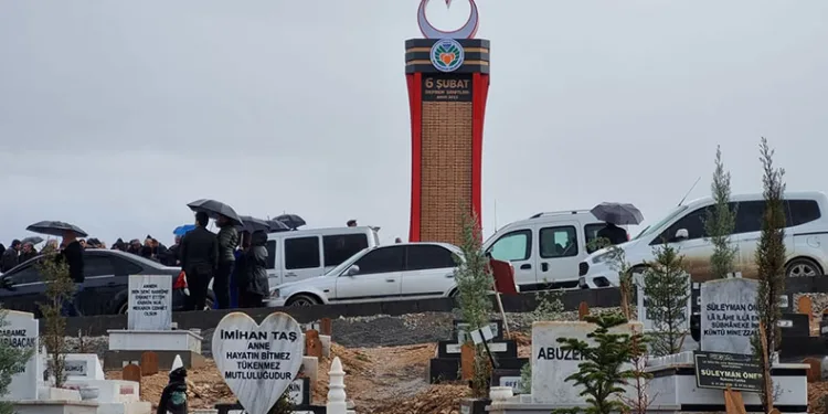 Deprem şehitlerinin ismi anıtta yaşatılacak