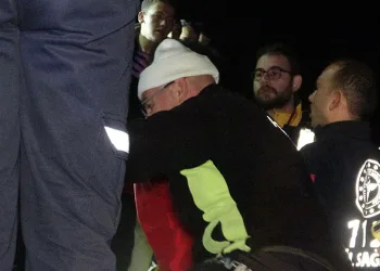 Uçuruma düşen genç sağ olarak kurtarıldı