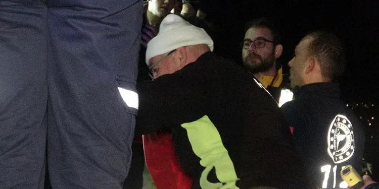 Uçuruma düşen genç sağ olarak kurtarıldı