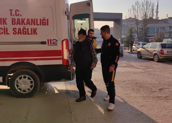 Ailecek yedikleri mantardan zehirlendiler