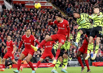 Arsenal, Liverpool deplasmanında liderliğini sürdürdü