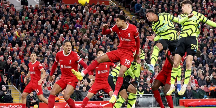 Arsenal, Liverpool deplasmanında liderliğini sürdürdü