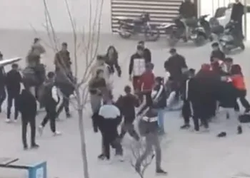 Şanlıurfa’da lise öğrencilerinin kavgası kamerada