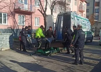Eski eşi ve kızını öldürdü