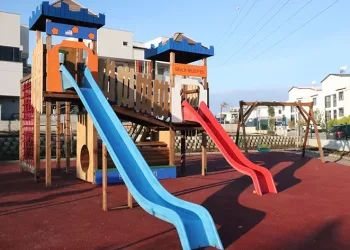 Gemlik’te çocuklar yeni parklarına kavuştu
