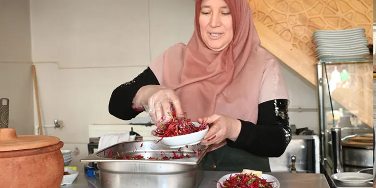 Hemcinslerine ekmek kapısı oldu