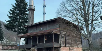 Bursa’nın 136 yıllık çivisiz camisi