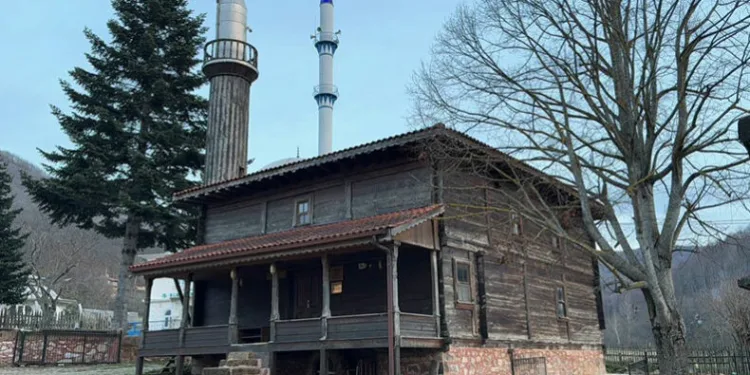 Bursa’nın 136 yıllık çivisiz camisi