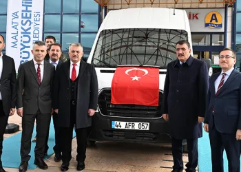 Turgut Özal Tıp Merkezi’ne araç hediyesi