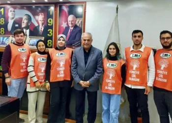 Sokak hayvanları için bir araya geldi