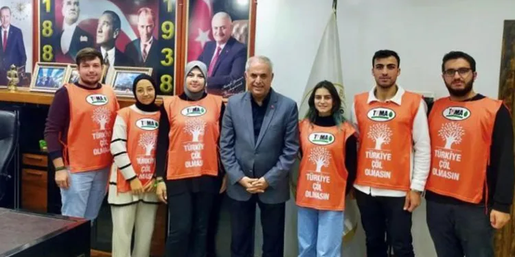 Sokak hayvanları için bir araya geldi