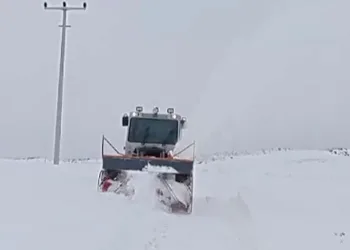 Muradiye’de yol açma çalışmaları devam ediyor