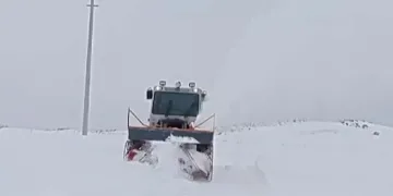 Muradiye’de yol açma çalışmaları devam ediyor