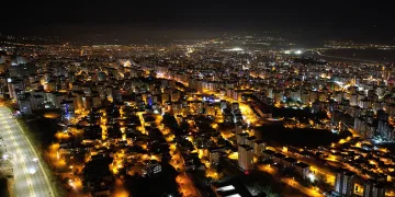 Batısı ışıl ışıl, doğusu karanlık