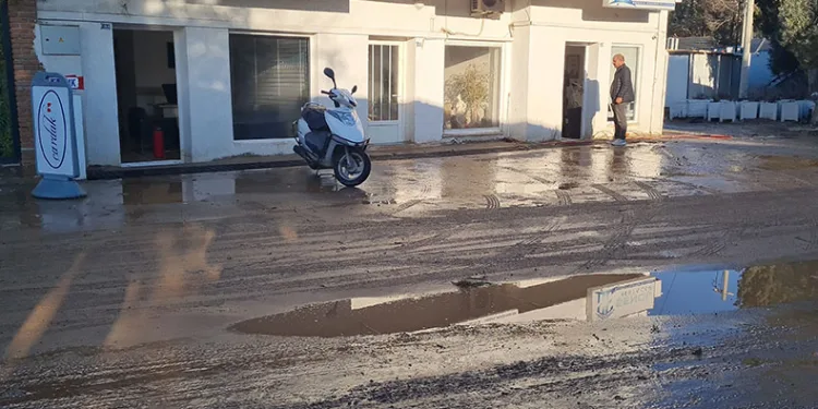 Bodrum’da içme suyu isale hattı patladı