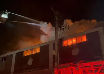 Bursa’da mobilya imalathanesi alevlere teslim oldu