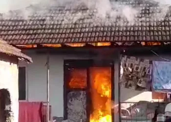 Sobadan çıkan yangın evi küle çevirdi