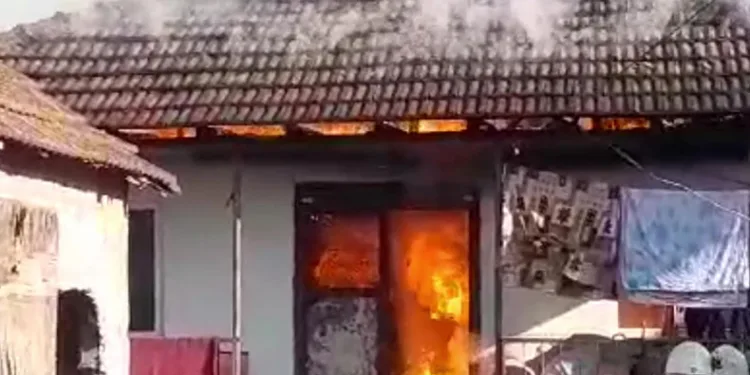 Sobadan çıkan yangın evi küle çevirdi