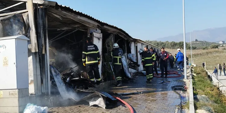 Hatay’da prefabrik evlerde yangın