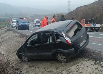 Kontrolden çıkan otomobil takla attı
