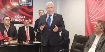 CHP’li milletvekilinin ‘Yobaz ilçe’ sözlerine tepki yağdı