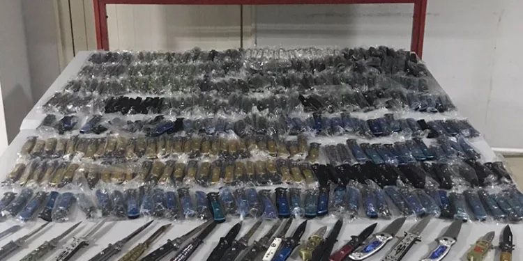 Suç aleti bıçakları internetten satışa koymuş