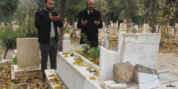 Şehit mezarına büyük saygısızlık