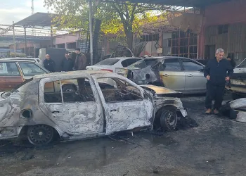 Kız arkadaşına çarpan aracı kundakladı