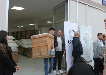 Genç arıcılara ekipman desteği