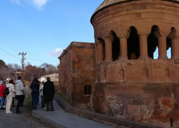 Ahlat Selçuklu Mezarlığına ziyaretçi akını