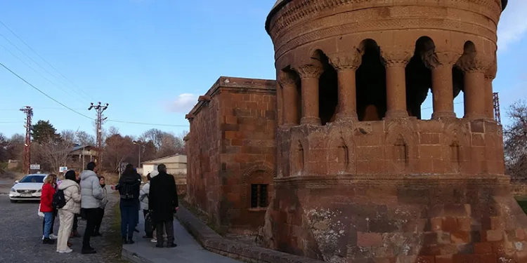 Ahlat Selçuklu Mezarlığına ziyaretçi akını