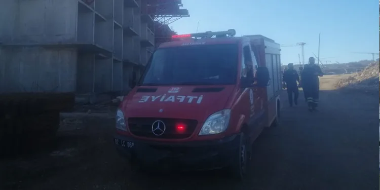 İnşaattan düşen işçi yaralandı