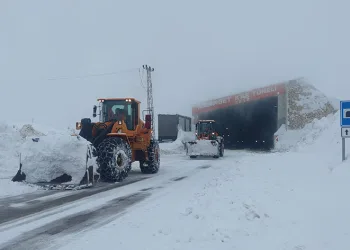 Bahçesaray yolu ulaşıma açıldı