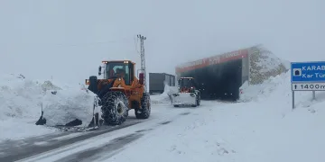 Bahçesaray yolu ulaşıma açıldı