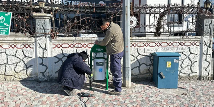75 noktaya çöp kovası bırakıldı