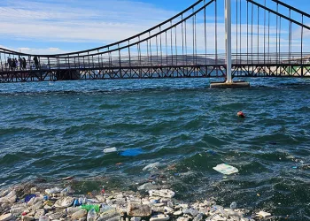 Bandırma’da lodos etkili oldu